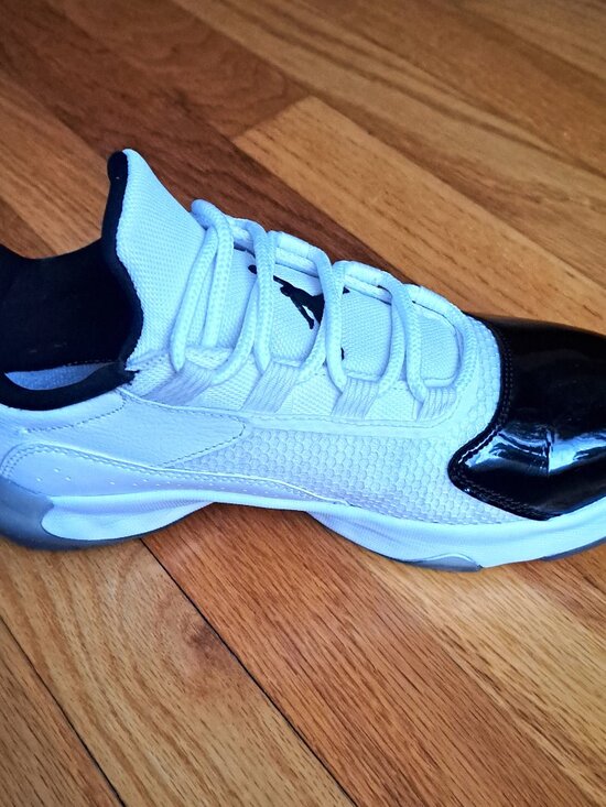 Air Jordan 11 CMFT Low Size 6.5Y Big Kids' Leather Shoes Sneakers DV2208-100 EUC - Picture 2 of 13